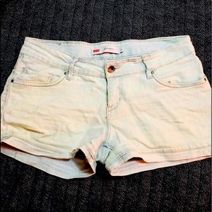 Levi’s short shorts